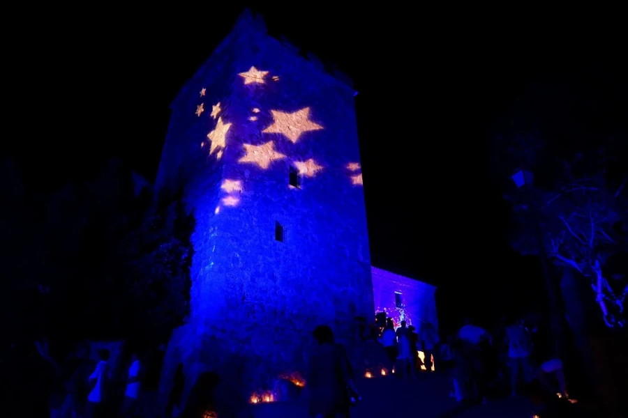 Iglesia de San Benito - Paseando entre velas 2025