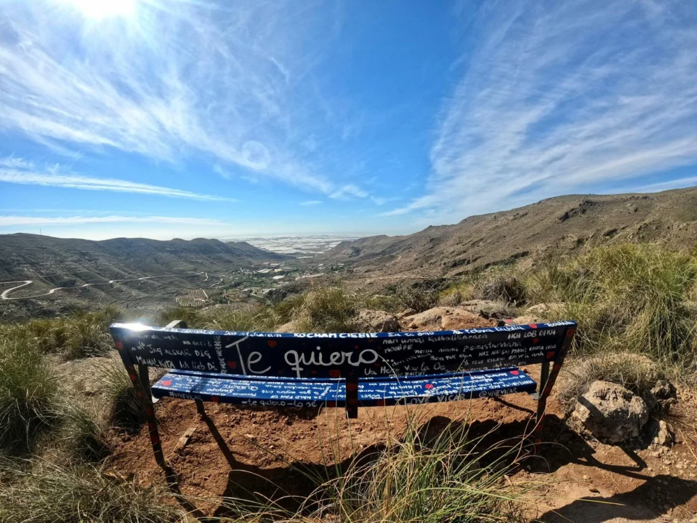 Banco del mirador del Amor en Vícar