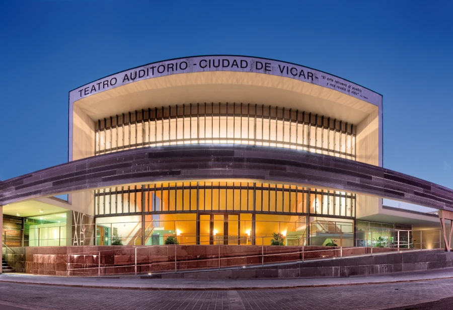 Exterior del auditorio de Vícar